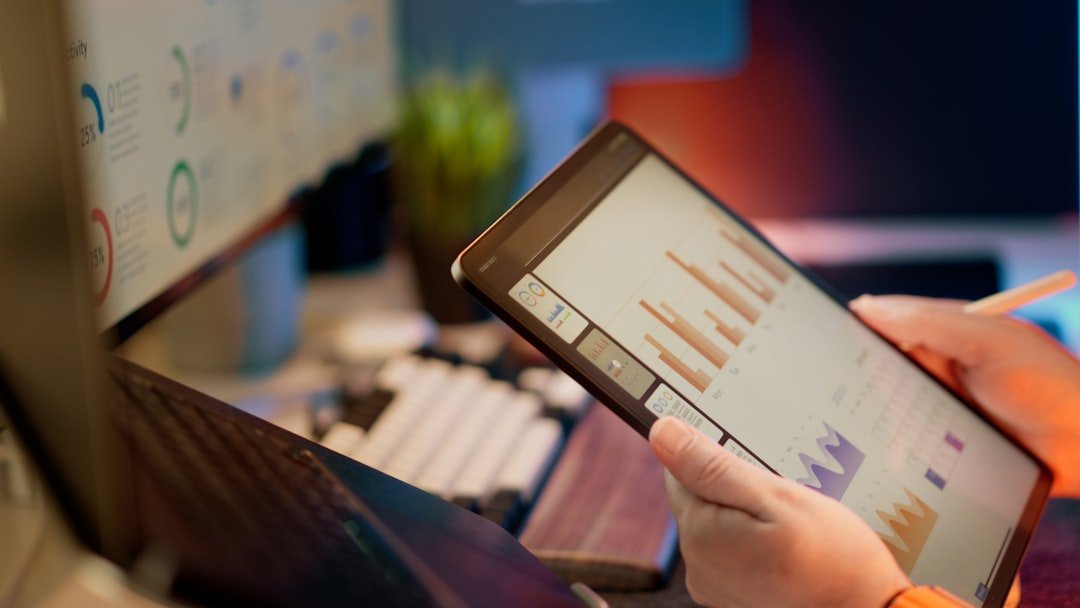 Scrunch apo Semrush? Si të zgjidhni midis dukshmërisë në AI dhe SEO tradicionale