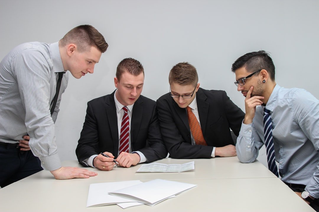Si të Shkruani një CRM RFP që Harmonizon Palët dhe Ul Riskun në Prokurim